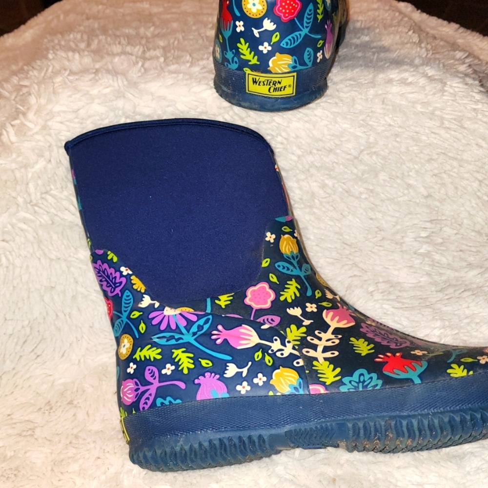 Women's, size 10, Western Chief, blue floral, rubber around the calf, mid calf